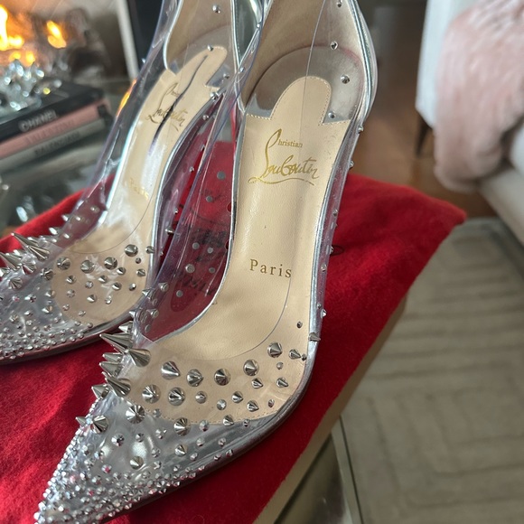 Comes with dust bag. Gently used. Excellent condition. Only worn twice. - Picture 5 of 6